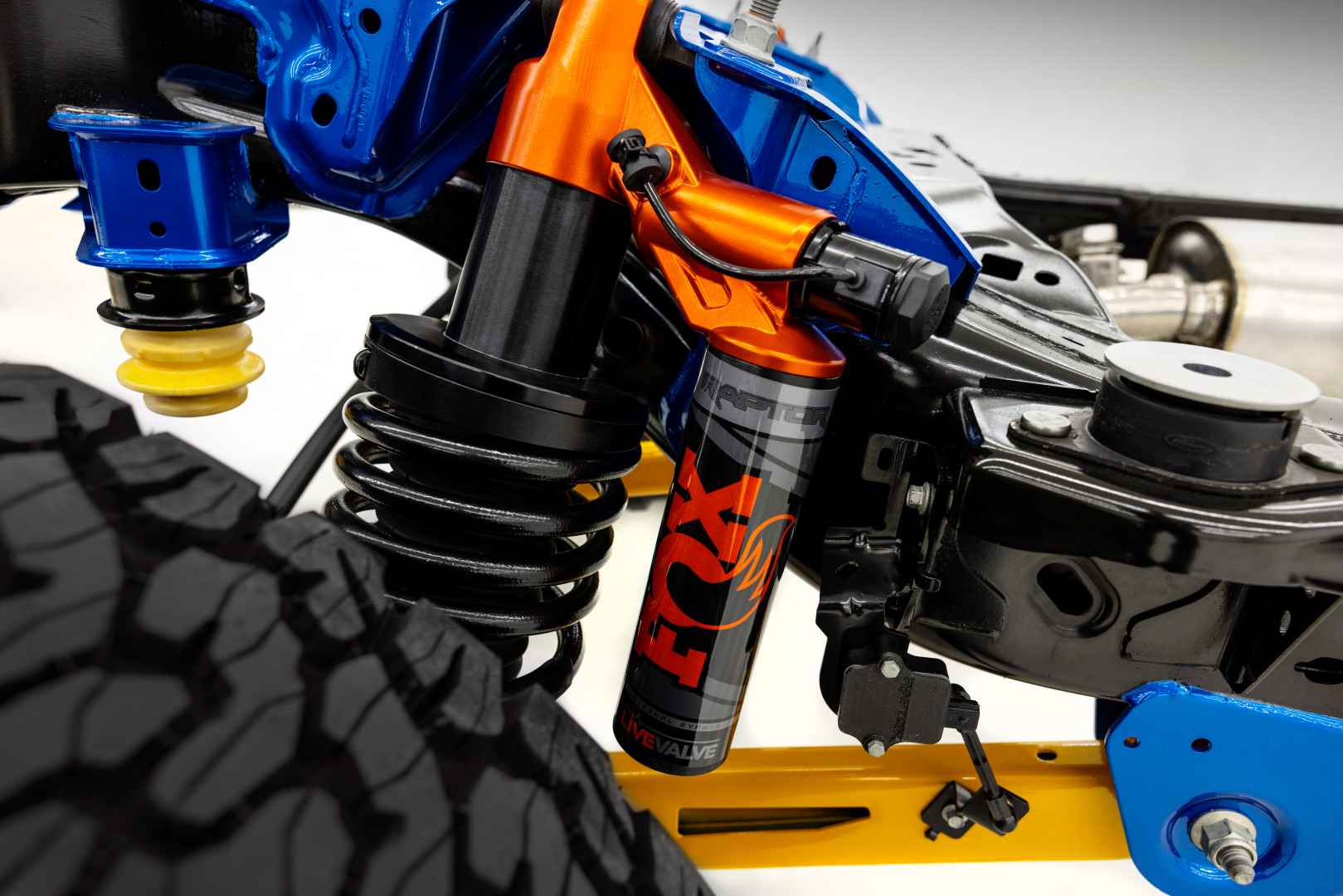 SMALL_2022 Ford Bronco Raptor_chassis_ 09